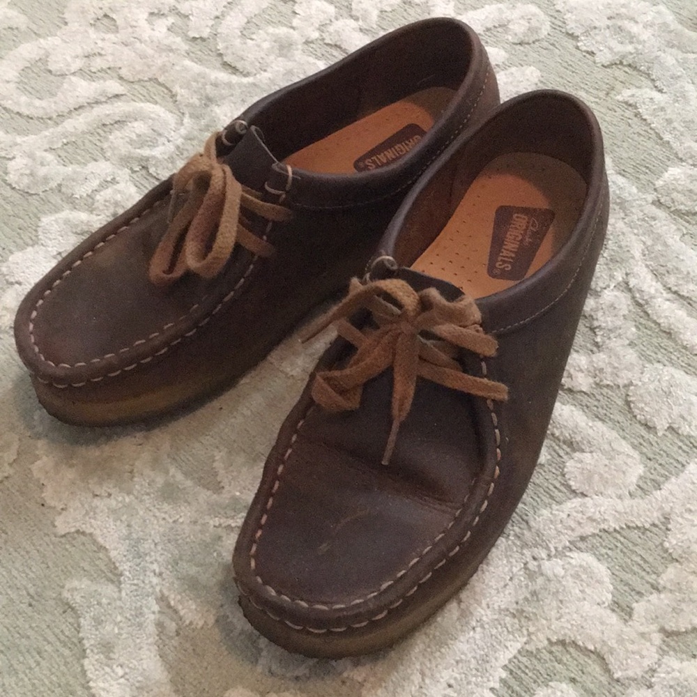 Clarks Wallabees—Dark brown leather/low top